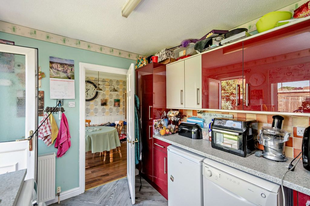 Property photo 3 of 33