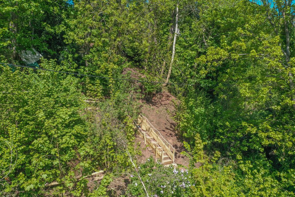 Property photo 3 of 24