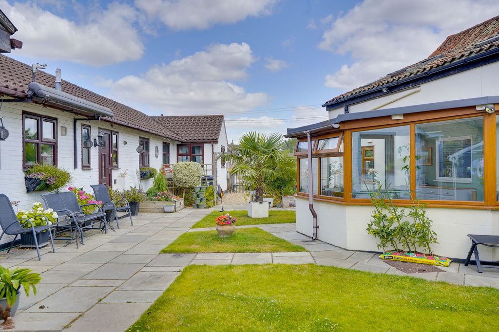 Property photo 1 of 33