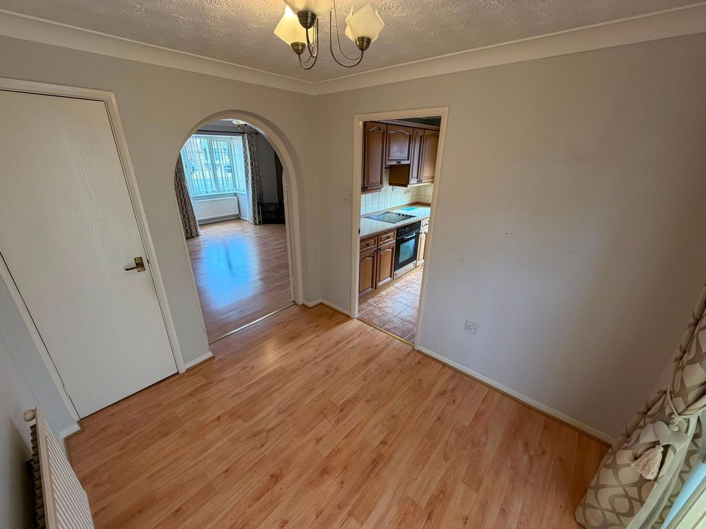 Property photo 3 of 28