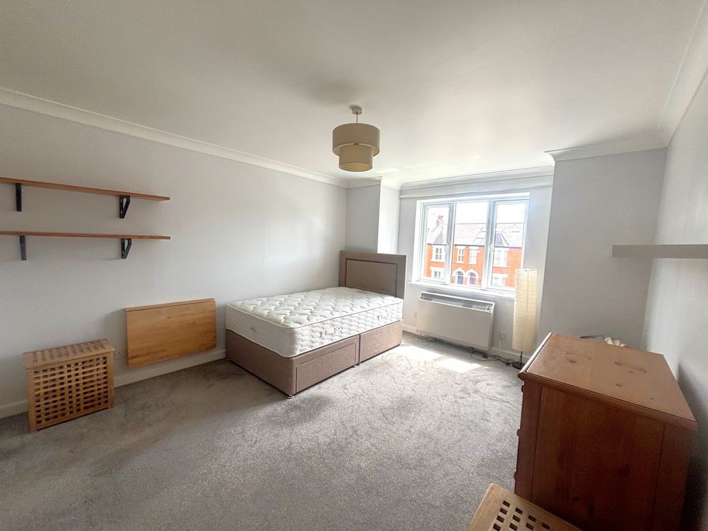 Property photo 1 of 14 Studio Flat To Rent Park Road, En4