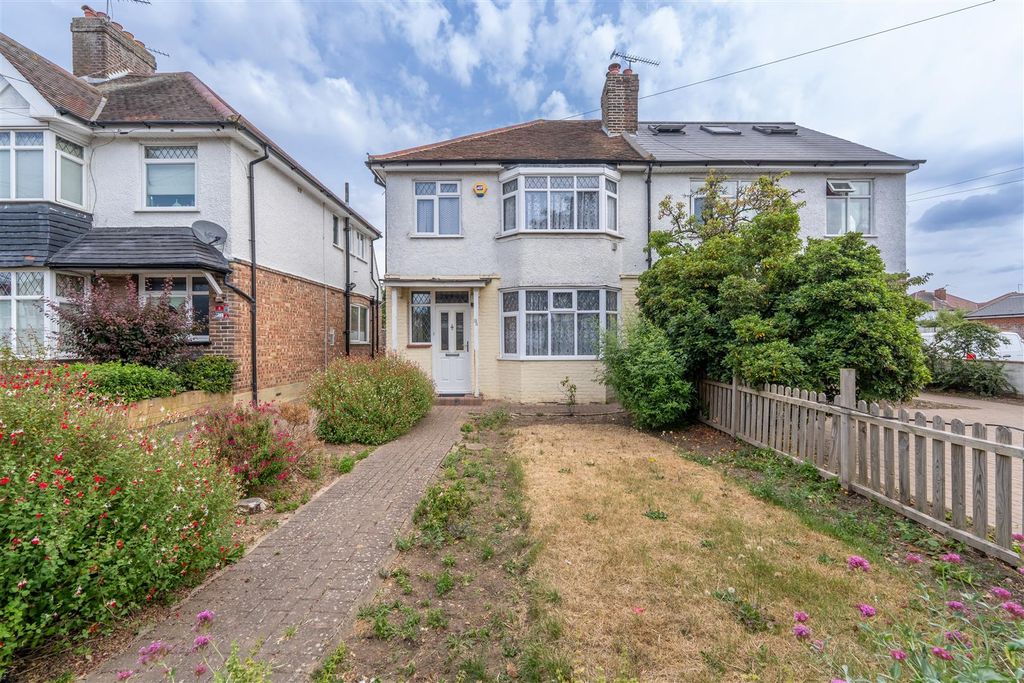 Property photo 2 of 24 98 Central Avenue, Hounslow, Tw3 2Ql-2.Jpg