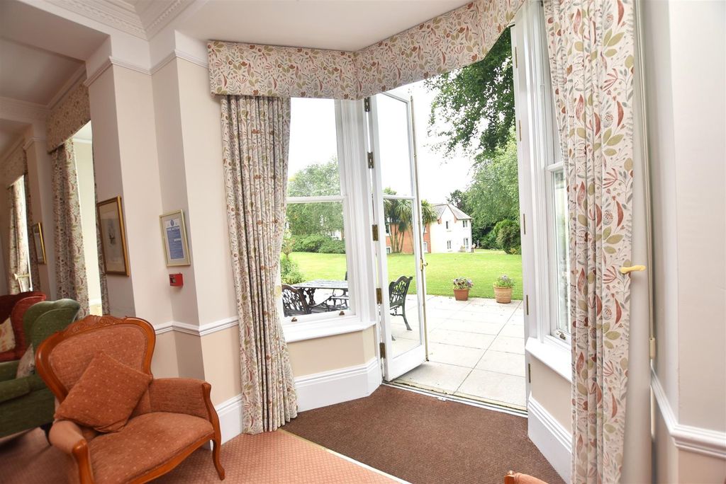 Property photo 3 of 30 Residents' Communal Lounge