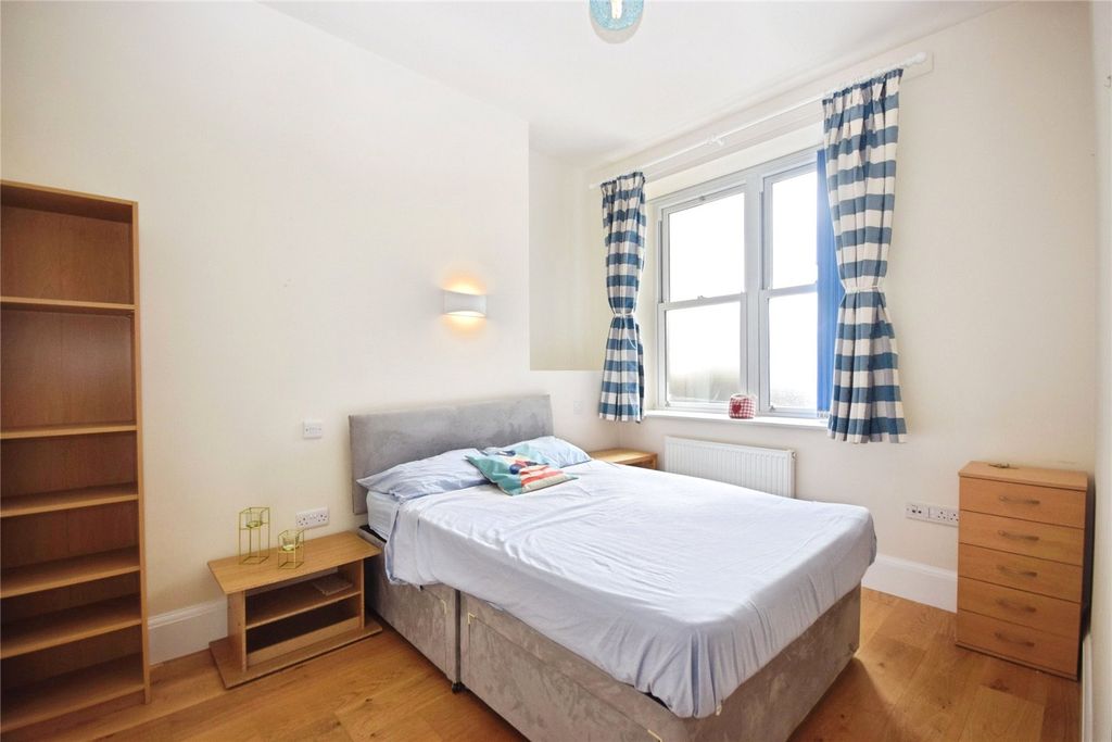 Additional image 7 of 3 bed flat for saleMarine Parade, Tywyn, Gwynedd LL36