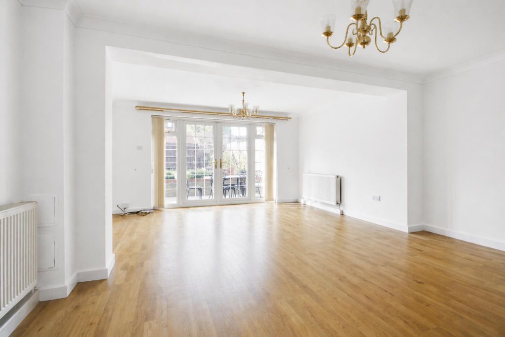 Property photo 2 of 12 Livingroom_Converted