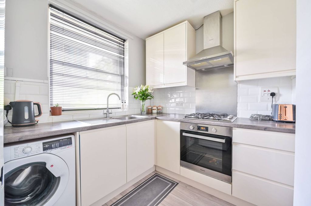 Property photo 1 of 6