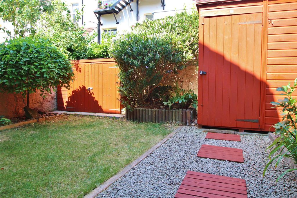 Property photo 3 of 12