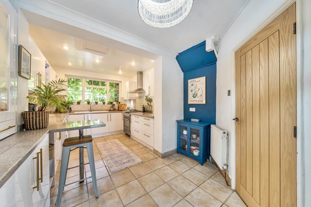 Property photo 2 of 19 Kitchen