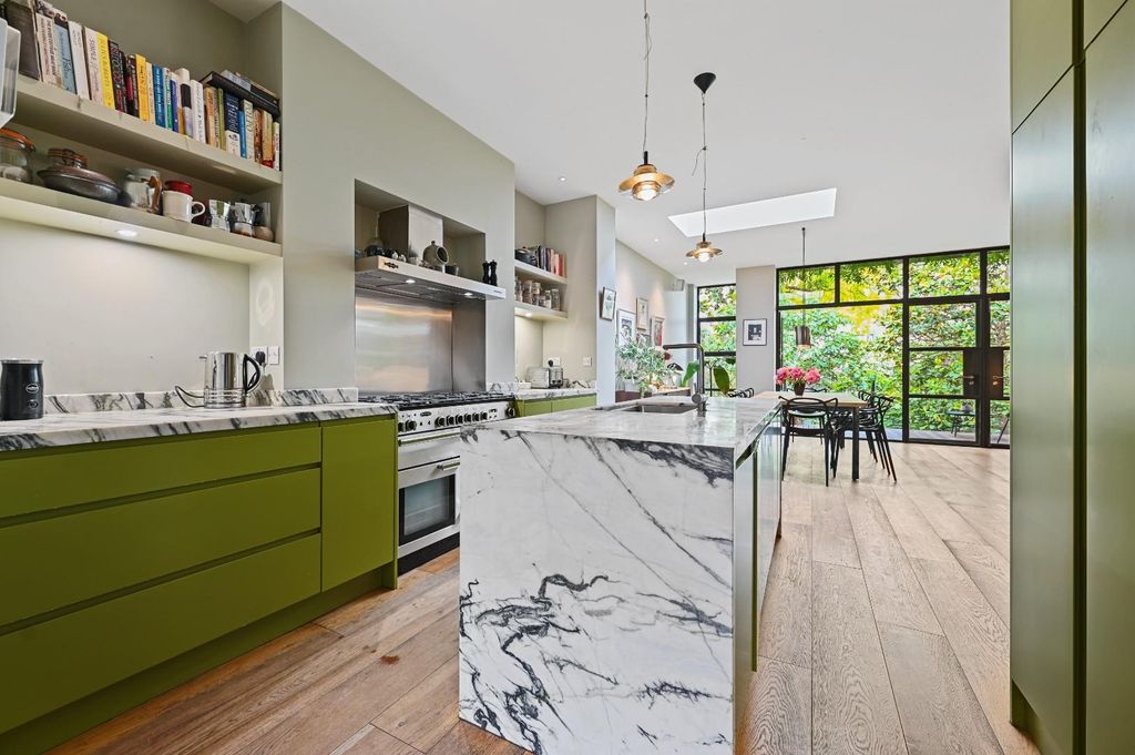 Property photo 2 of 23 Goldhawk Road - Kitchen3 (1).Jpg