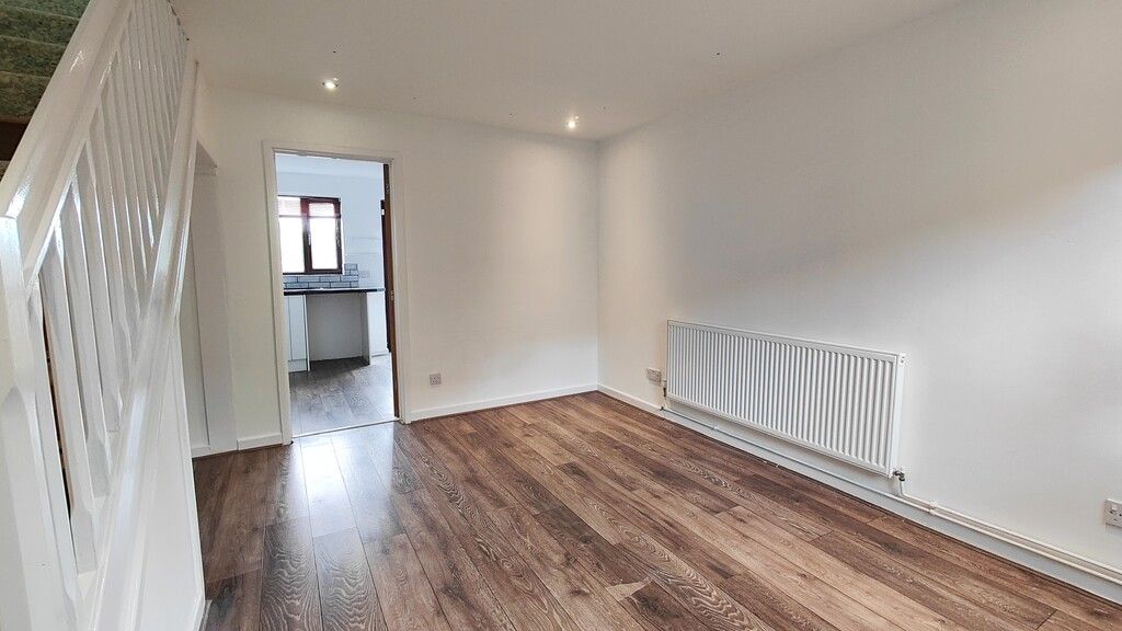 Property photo 3 of 12 Lounge
