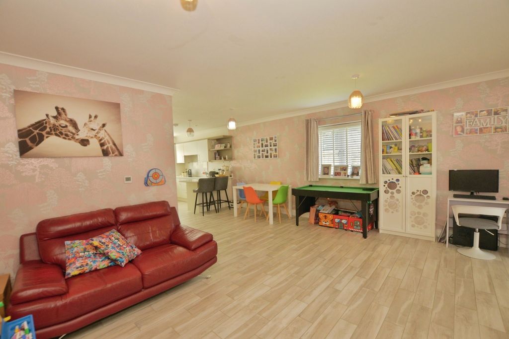 Property photo 3 of 14 Photo