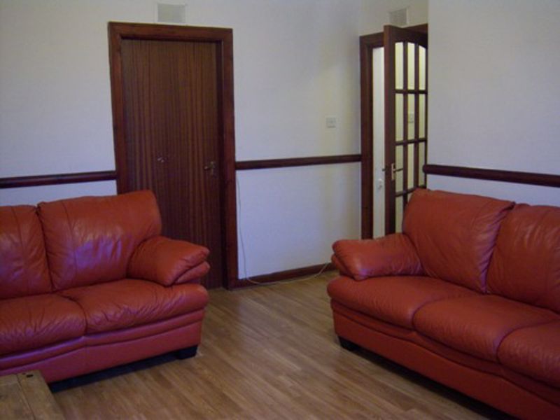 Property photo 3 of 16 Lounge