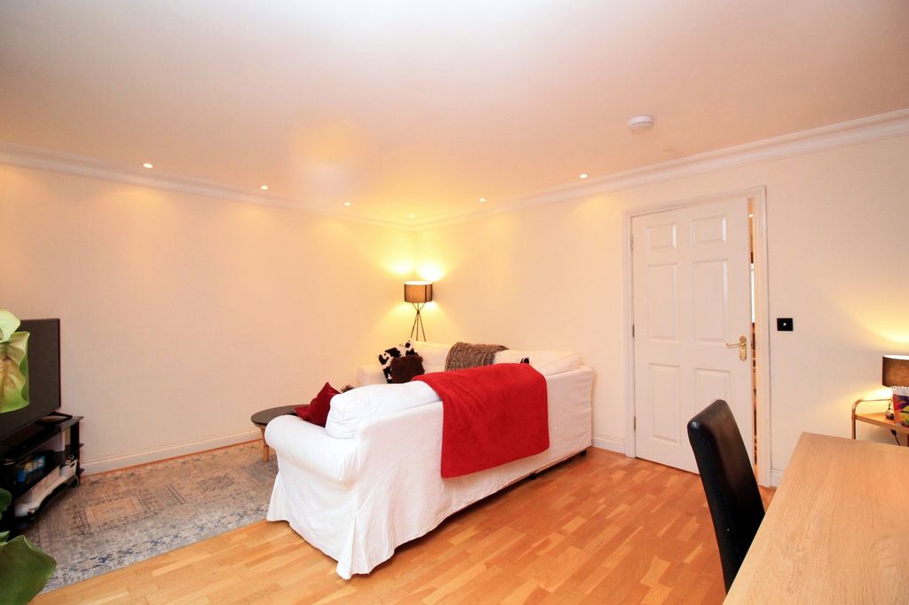 Property photo 2 of 8 Lounge