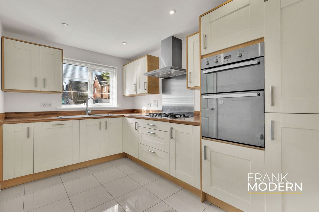 Property photo 2 of 39 Kitchen