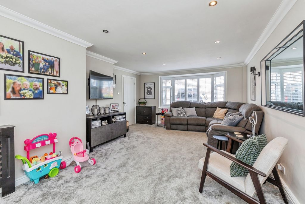 Property photo 3 of 17 Pbox-Img.Jpg
