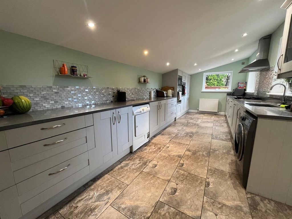 Property photo 3 of 23 1000028289.Jpg