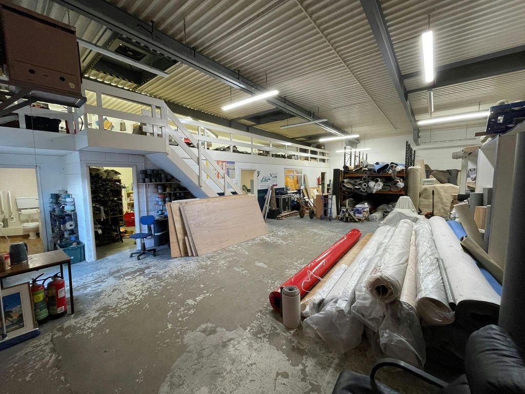 Property photo 3 of 9 Unit 4 The Portman Centre - 5.Jpg