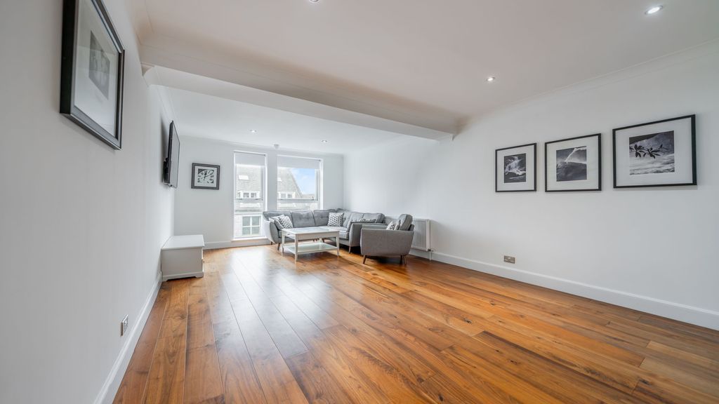 Property photo 2 of 25