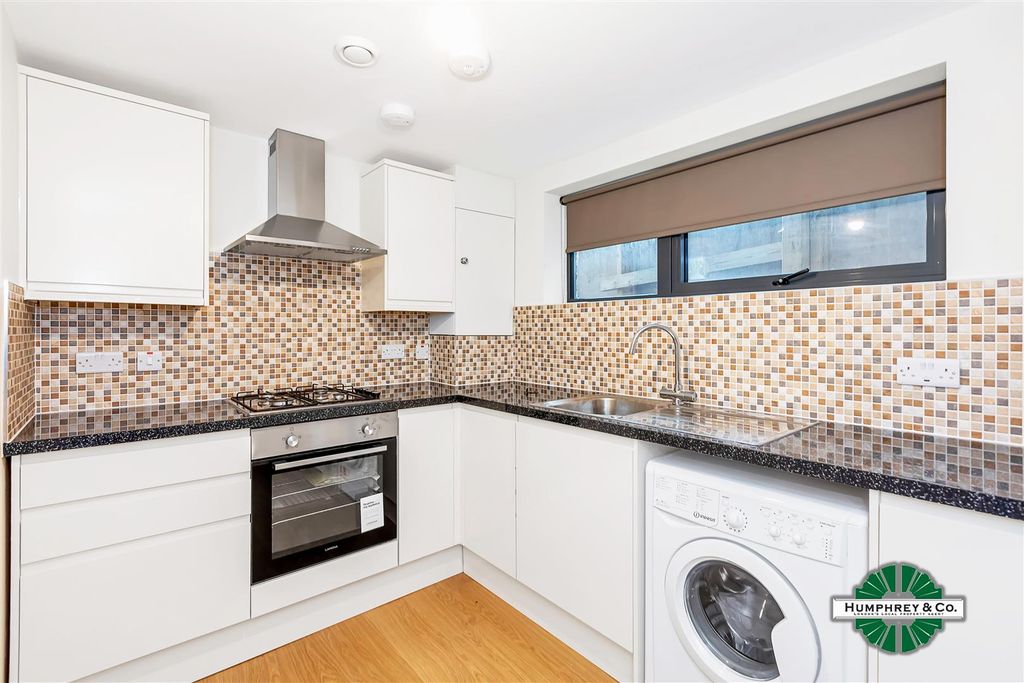 Property photo 1 of 6 2, 14 Cameron Road -001.Jpg