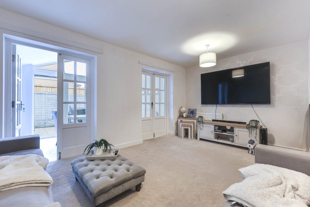 Property photo 2 of 17 Picture No. 15