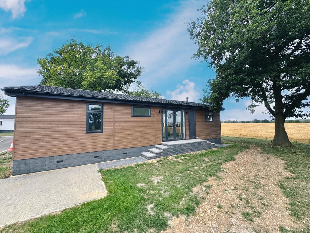 Property photo 1 of 17 Front (Exterior)