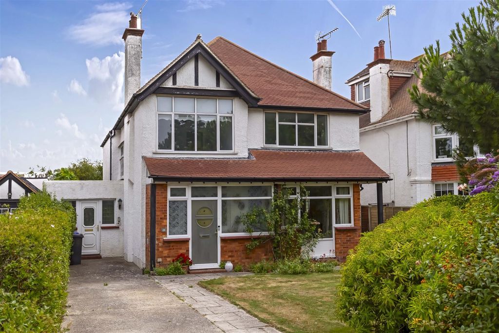 Property photo 1 of 8 Grand Avenue_9.Jpg