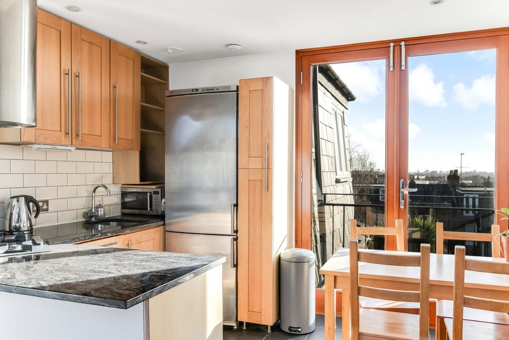 Property photo 2 of 12 Picture No. 14