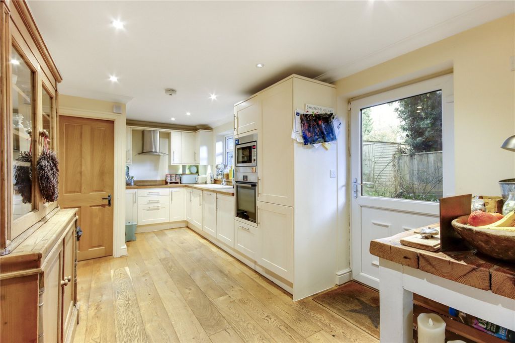 Property photo 3 of 12 Kitchen