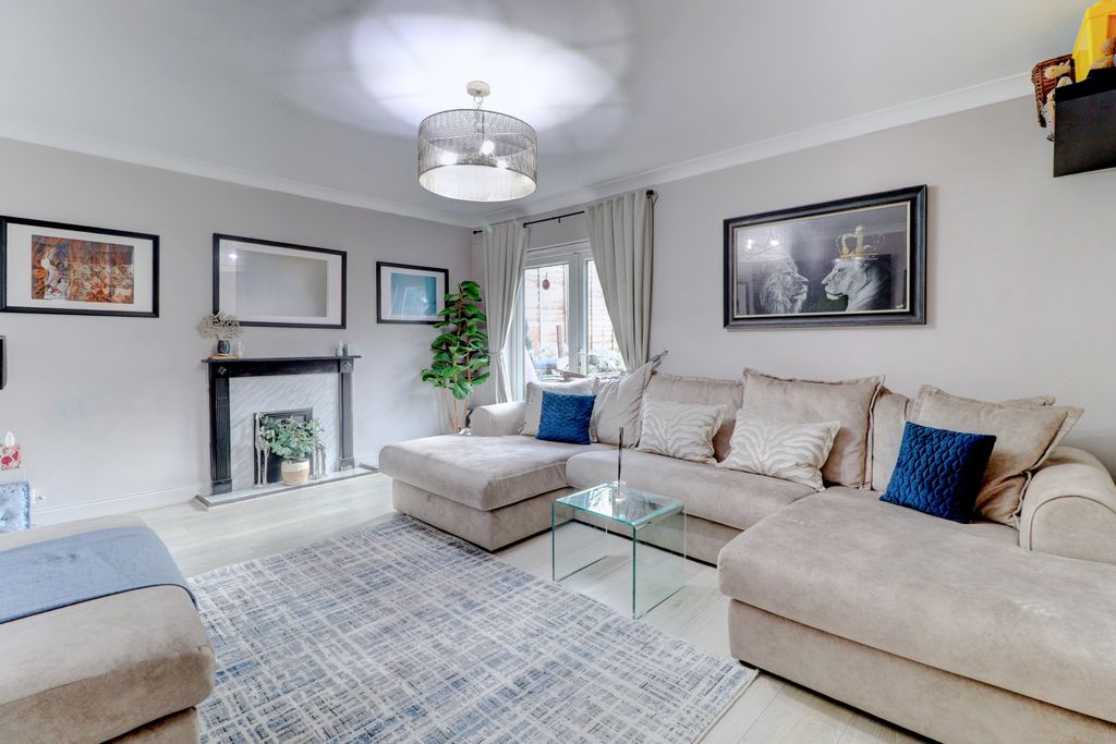 Property photo 2 of 20 Picture No. 27