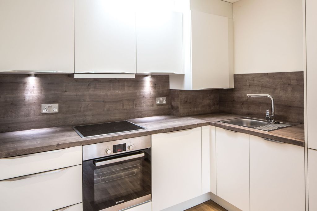 Property photo 3 of 10 Kitchen