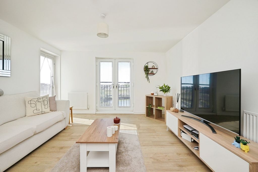 Property photo 3 of 18 Pbox-Img.Jpg