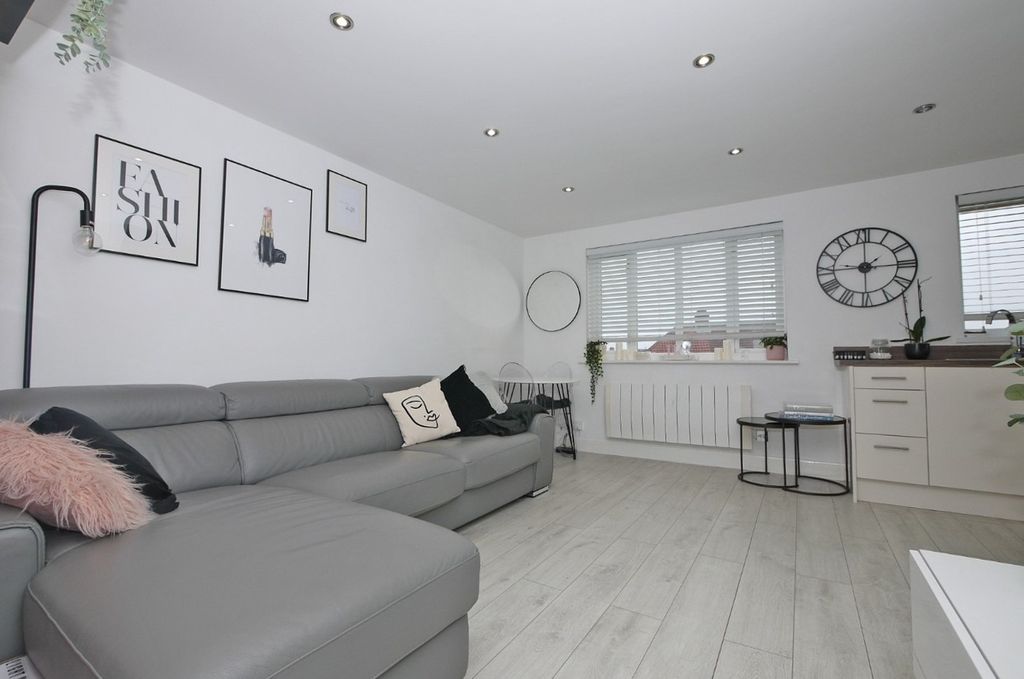 Property photo 3 of 12 3244083