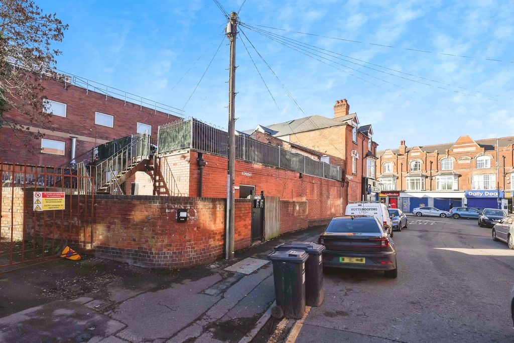 Property photo 2 of 17