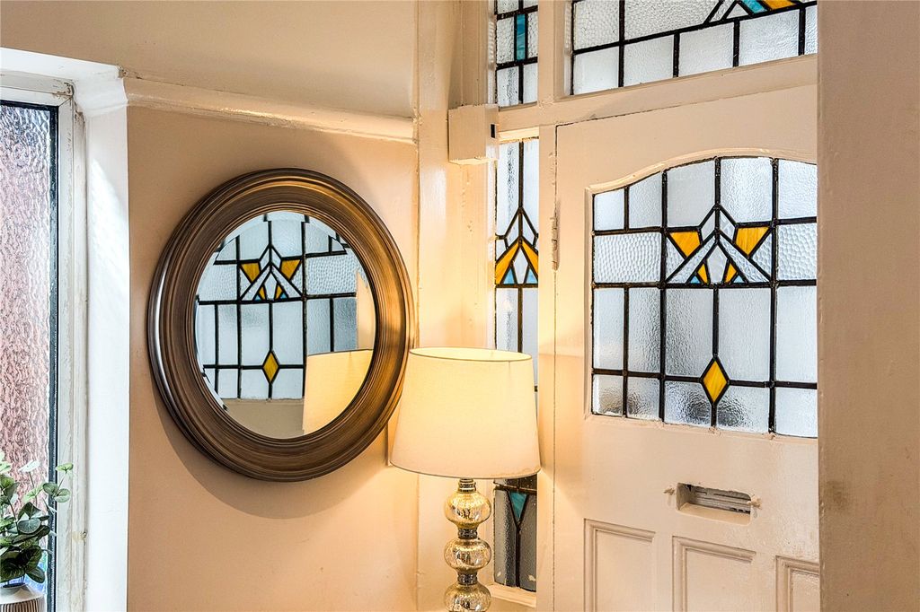 Property photo 3 of 28 Hall