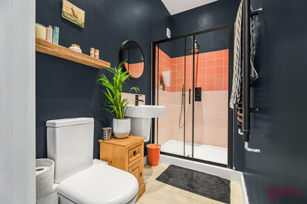 Property photo 3 of 23 Bathroom