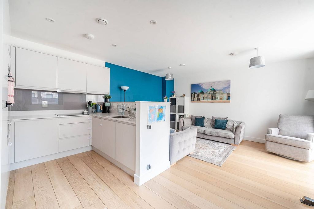 Property photo 1 of 18