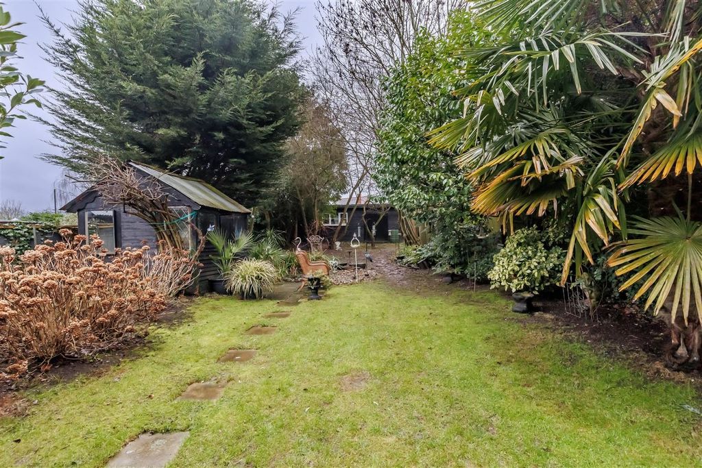 Property photo 2 of 29 81, Coppice Row (24).Jpg