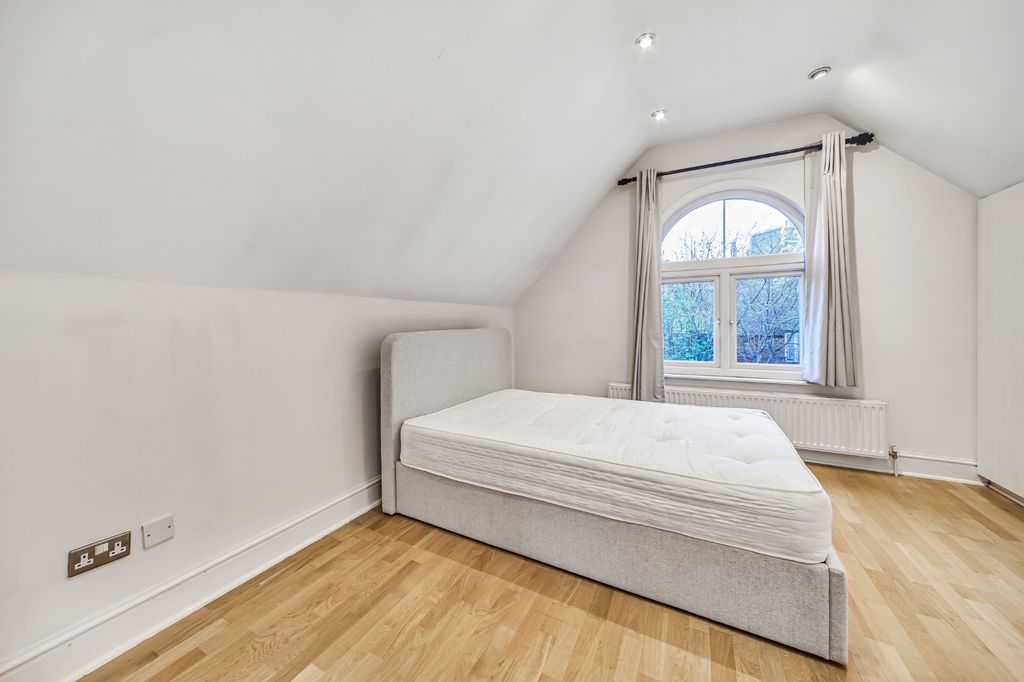 Property photo 3 of 18 Picture No. 06