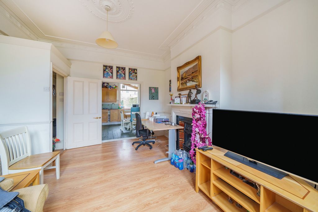 Property photo 3 of 17 Reception