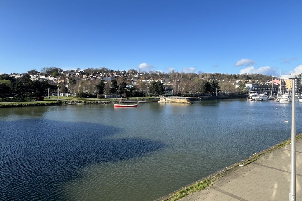 Property photo 2 of 12 Views