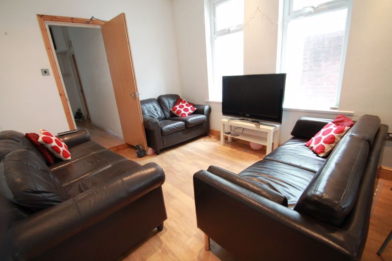 Property photo 3 of 12 Photo 4