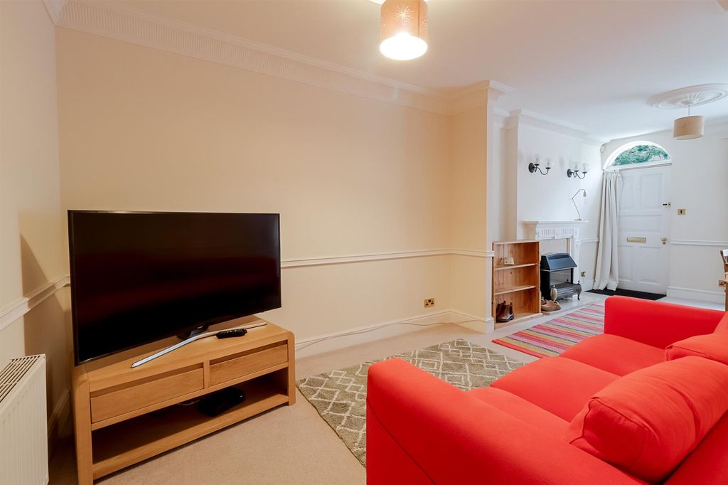 Property photo 3 of 18 2-Bed-2-Bath-Central-Cheltenham (12).Jpg
