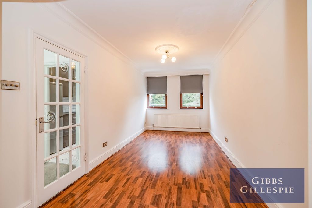 Property photo 3 of 10 Living