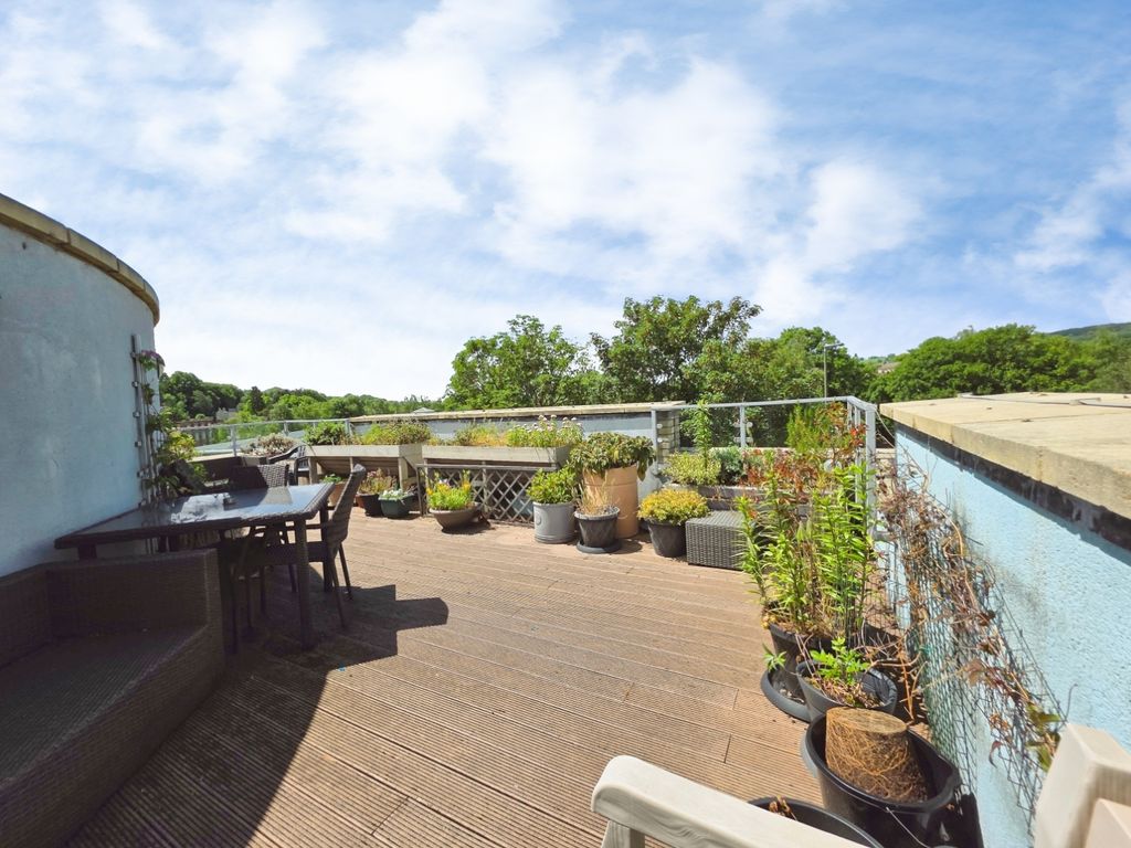 Property photo 2 of 14 Balcony