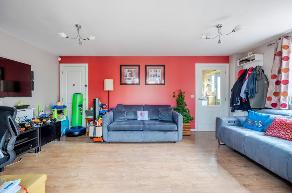 Property photo 3 of 12 19-1350868-19-68c...
