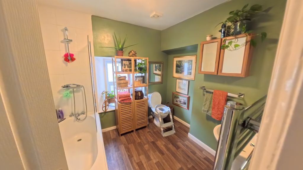 Property photo 2 of 6 Img_20260508_094652_00_878