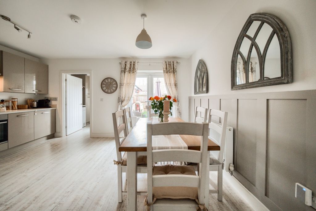 Property photo 3 of 19 Xt5A5125-Hdr(3)