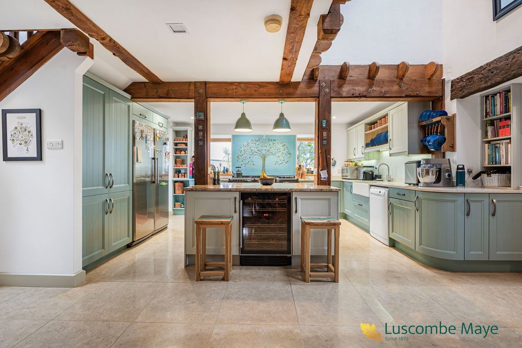 Property photo 2 of 28