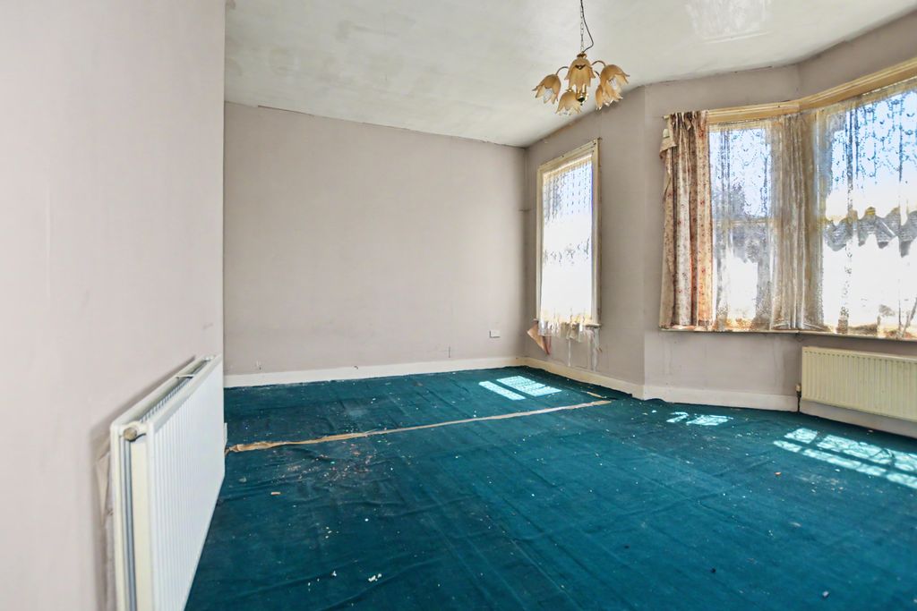 Property photo 3 of 13 Flat B, 54 Mount Pleasant Road, Hither Green, London, Se13 6Rq