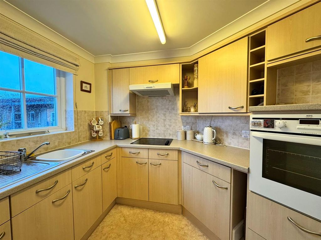 Property photo 2 of 8 Kitchen .Jpeg